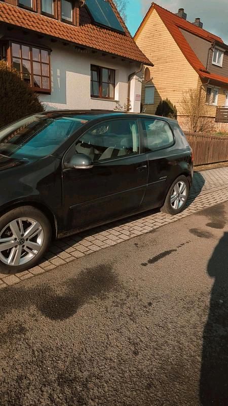 Second-hand VW Golf 105 CP (77 kW) 2008 Negru Coupe