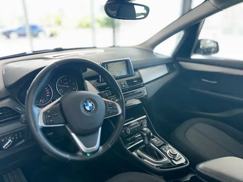 Second-hand BMW 218 Performance 150 CP (110 kW) 2015 Negru Monovolum