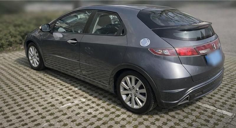 Gebraucht Honda Civic 141 PS (103 kW) 2011 Silber Limousine