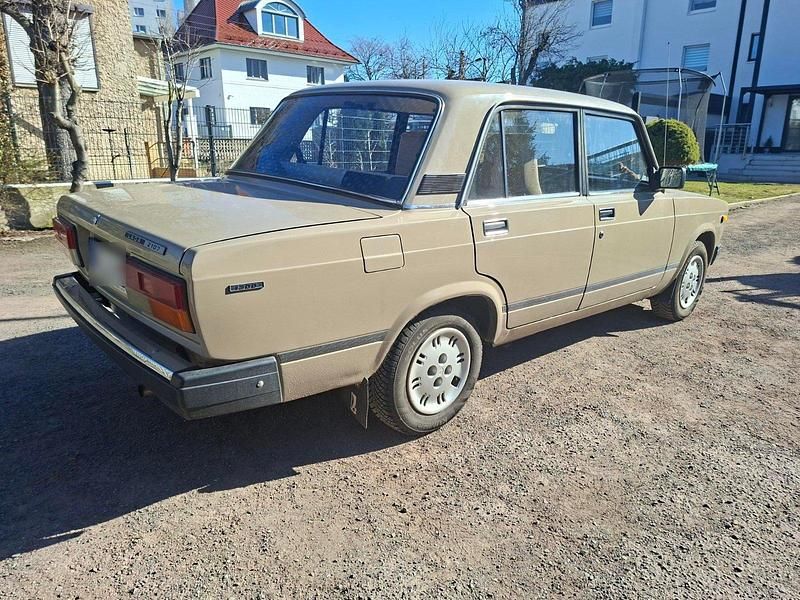 Second-hand Lada 2107 75 CP (55 kW) 1988 Bej Berlinǎ