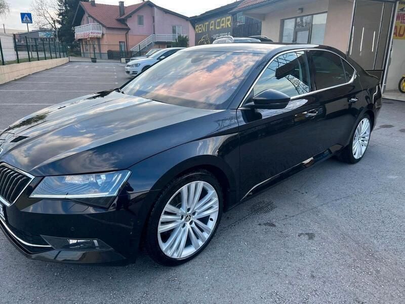 Schwarz Gebraucht 2015 Skoda Superb Limousine | 17.950 € (Teuer) - Bild 1/4