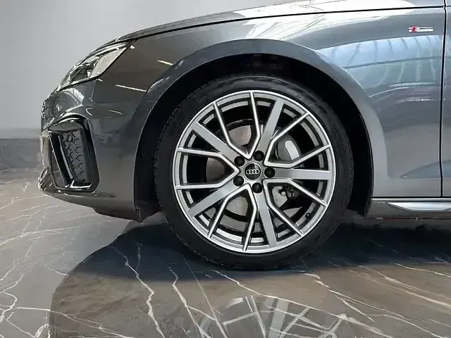 Gebraucht Audi A4 S-Line 204 PS (150 kW) 2023 Daytonagrau perleffekt Kombi