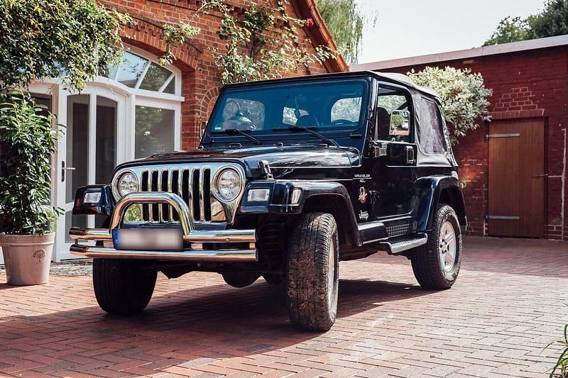 Gebraucht Jeep Wrangler Sahara 169 PS (124 kW) 2000 Schwarz SUV