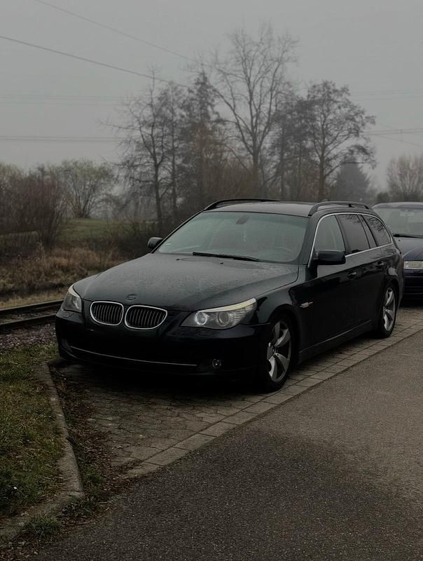 Gebraucht BMW 525 197 PS (144 kW) 2009 Blau Kombi
