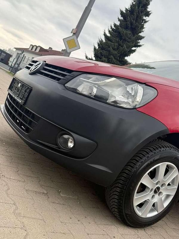 Second-hand VW Caddy 102 CP (75 kW) 2013 Roșu Monovolum