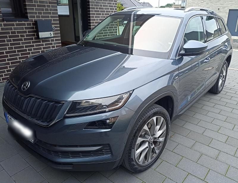 Grau Gebraucht 2021 Skoda Kodiaq Clever SUV | 32.900 € (Superpreis) - Bild 1/4