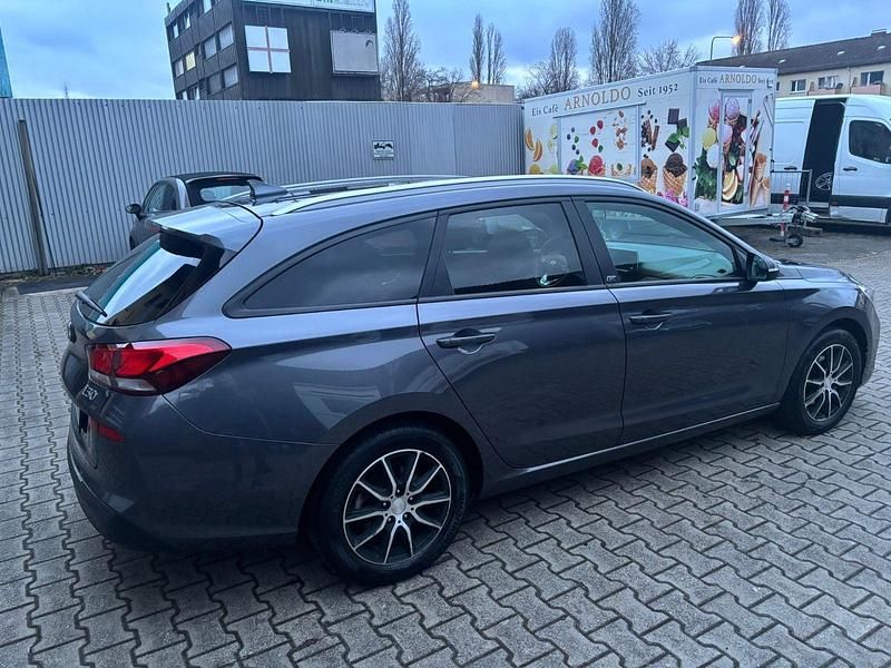 Gebraucht Hyundai i30 GO! 120 PS (88 kW) 2018 Grau Kombi