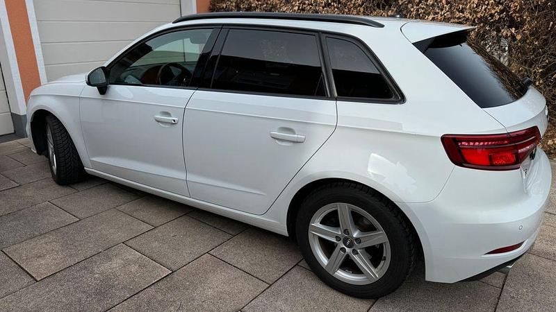 Gebraucht Audi A3 Sport 150 PS (110 kW) 2019 Weiß Limousine