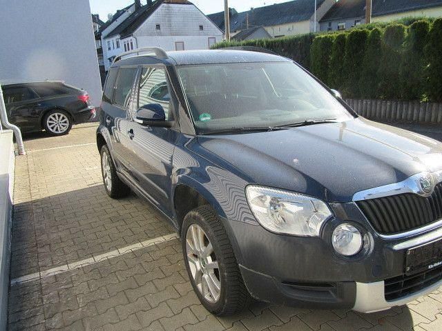 Używany Skoda Yeti Ambition 140 KM (102 kW) 2010 Niebieski SUV
