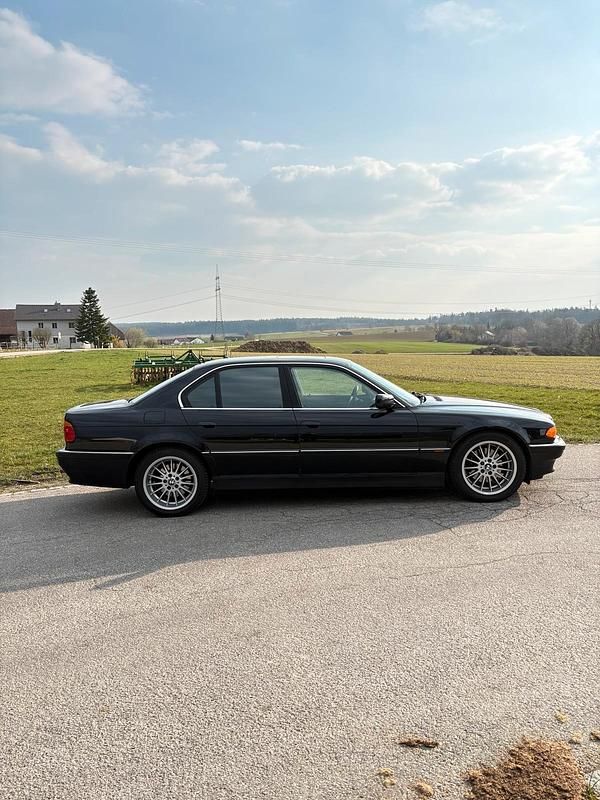 Gebraucht BMW 740 286 PS (210 kW) 2000 Schwarz Limousine