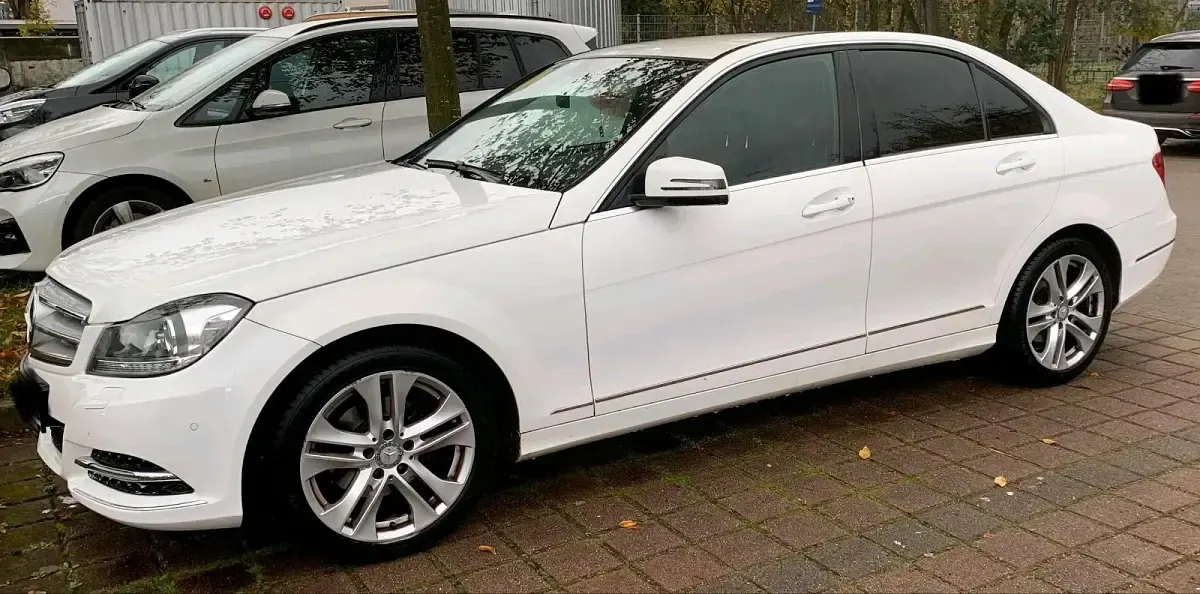 Gebraucht Mercedes C180 120 PS (88 kW) 2013 Weiß Limousine