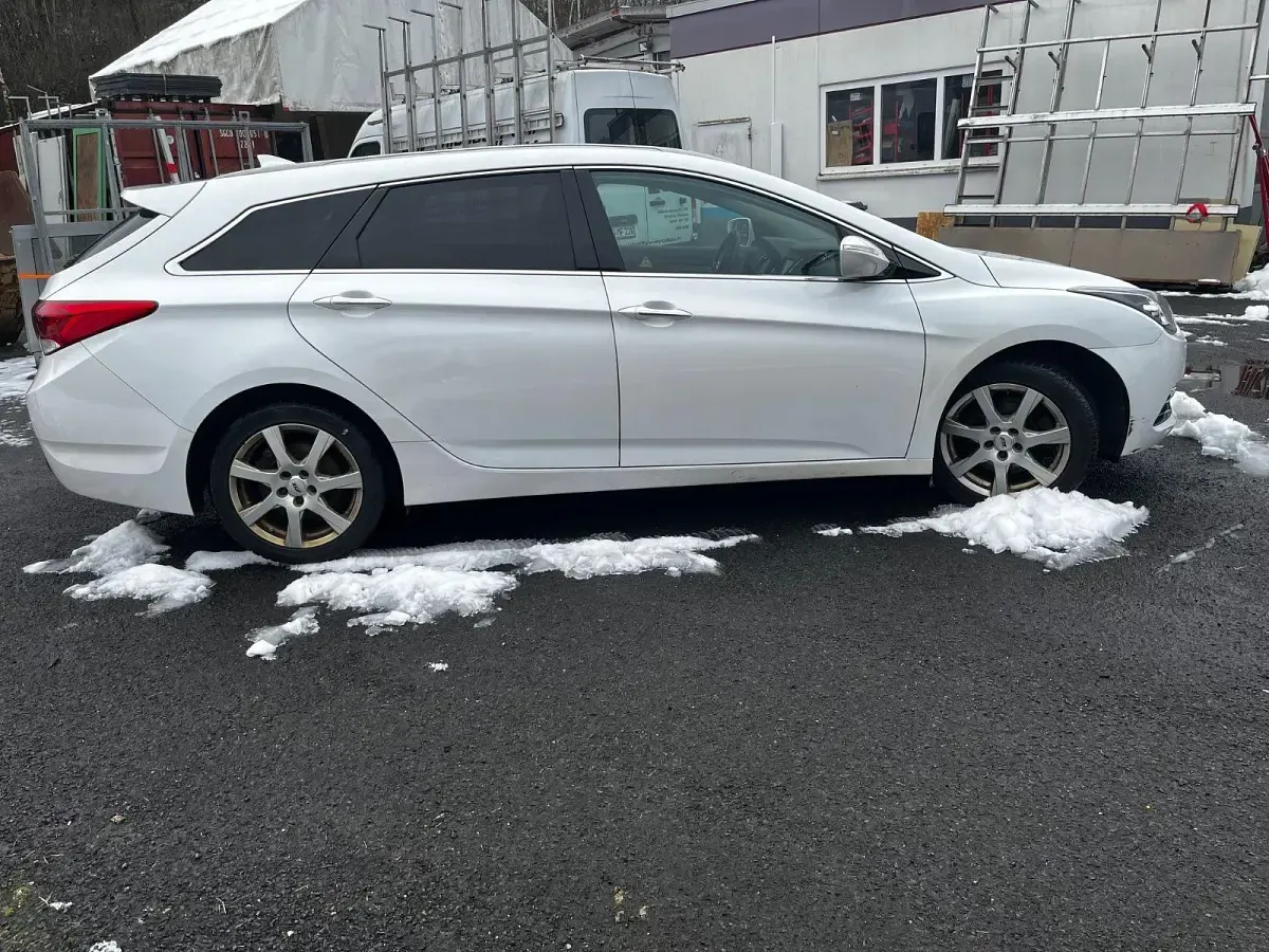 Gebraucht Hyundai i40 141 PS (103 kW) 2018 Weiß Kombi
