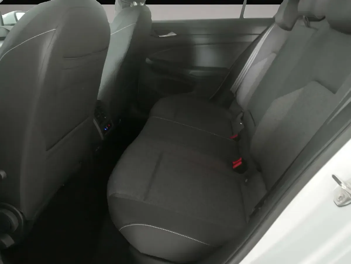 Gebraucht VW Golf VIII Move 116 PS (85 kW) 2024 Manufacturer Limousine