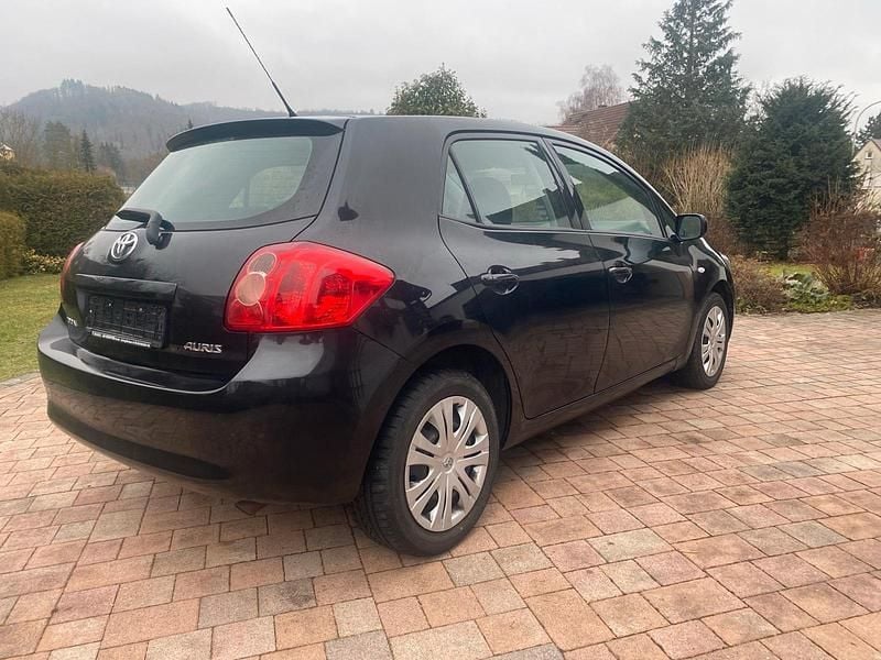 Schwarz Gebraucht 2007 Toyota Auris Limousine | 4.800 € (Fairer Preis) - Bild 1/4