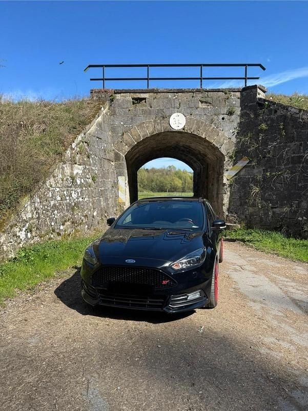 Gebraucht Ford Focus ST 250 PS (183 kW) 2015 Schwarz Kleinwagen