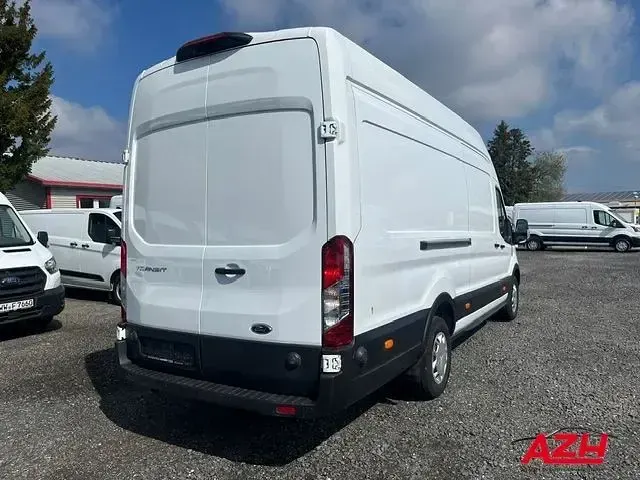 Używany Ford Transit Trend 131 KM (96 kW) 2023 Biały Minivan