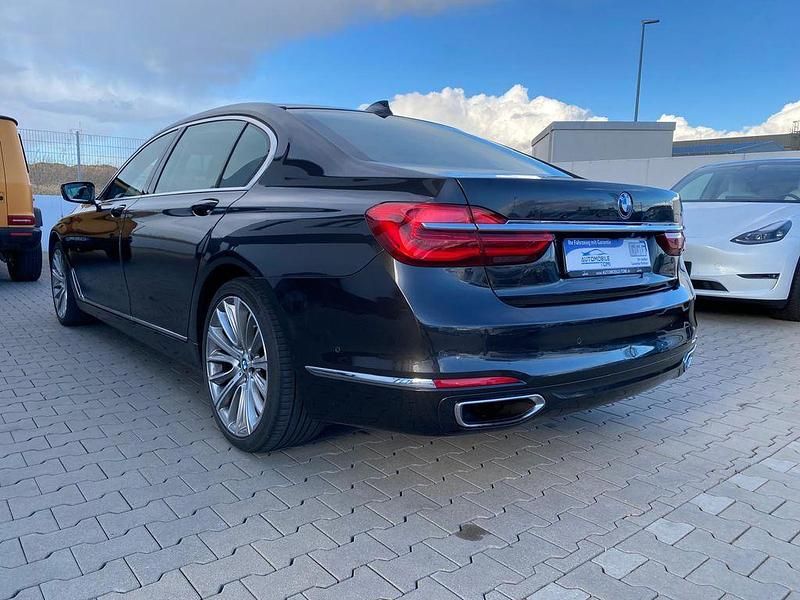 Gebraucht BMW 740L Performance 326 PS (239 kW) 2015 Jatoba metallic Limousine