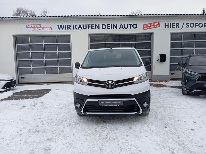 Gebraucht Toyota Proace 145 PS (106 kW) 2023 Weiß Van / Kleinbus