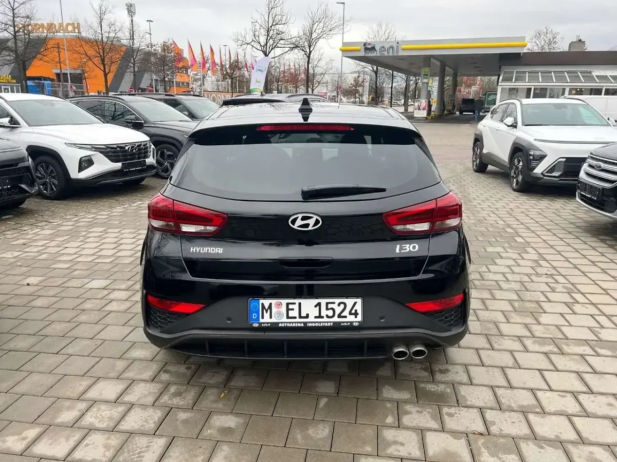 Neu Hyundai i30 Advantage 140 PS (102 kW) 2025 Abyss black / mic Limousine
