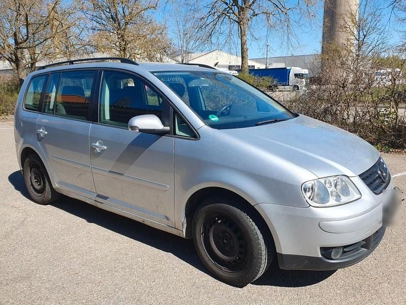 Second-hand VW Touran 116 CP (85 kW) 2005 Argintiu Monovolum