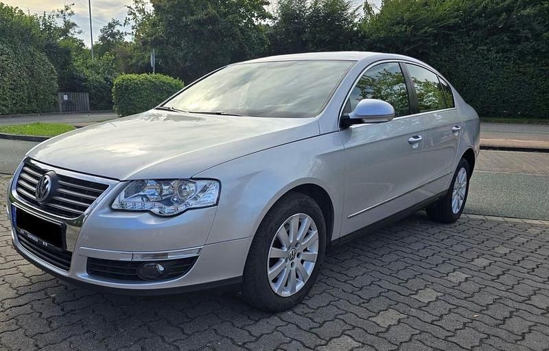 Silber Gebraucht 2006 VW Passat Comfortline Limousine | 5.900 € (Teuer) - Bild 1/4