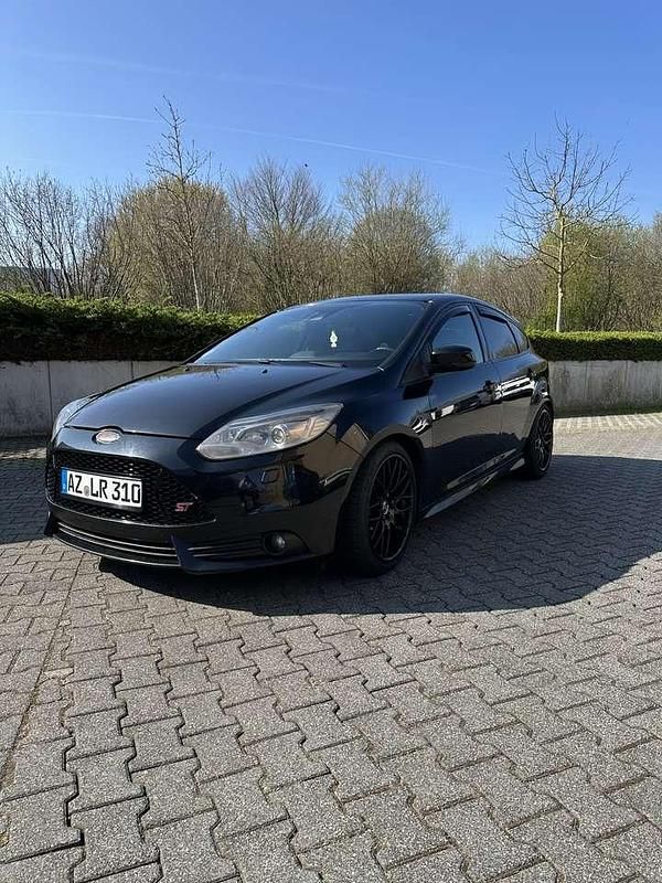 Usata Ford Focus ST 250 CV (183 kW) 2012 Nero Berlina
