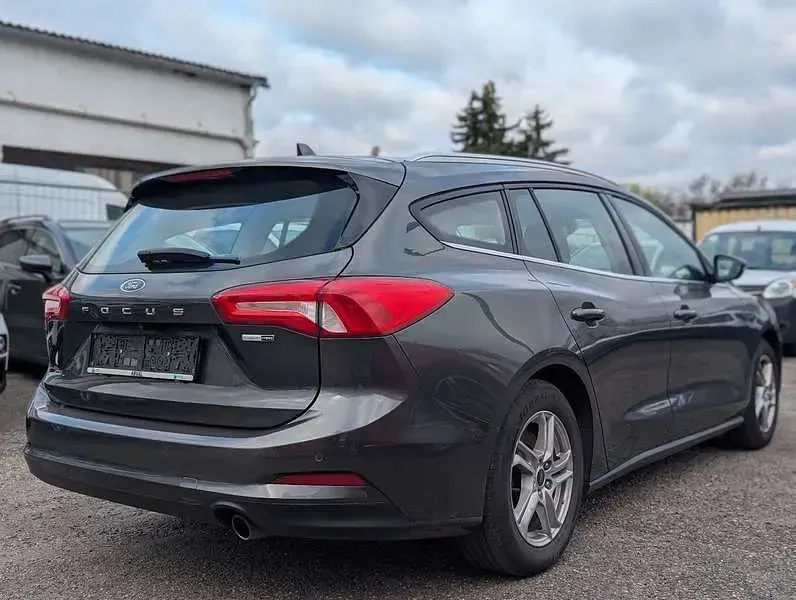 Używany Ford Focus Trend 125 KM (91 kW) 2021 Szary Kombi