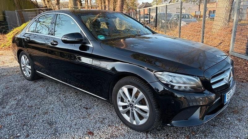 Second-hand Mercedes C180 156 CP (114 kW) 2022 Negru Berlinǎ