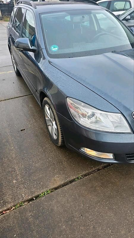 Gebraucht Skoda Octavia 140 PS (102 kW) 2010 Grau Kombi