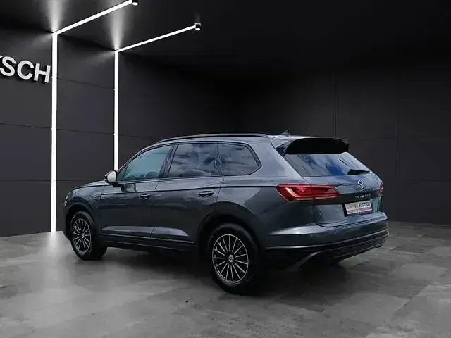 Gebraucht VW Touareg 231 PS (169 kW) 2022 Siliziumgrau metallic SUV