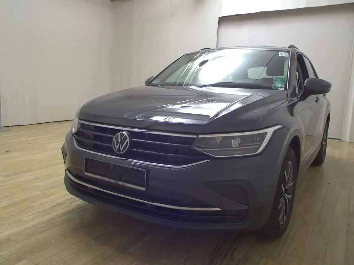 Gebraucht VW Tiguan Life 150 PS (110 kW) 2022 Grau SUV