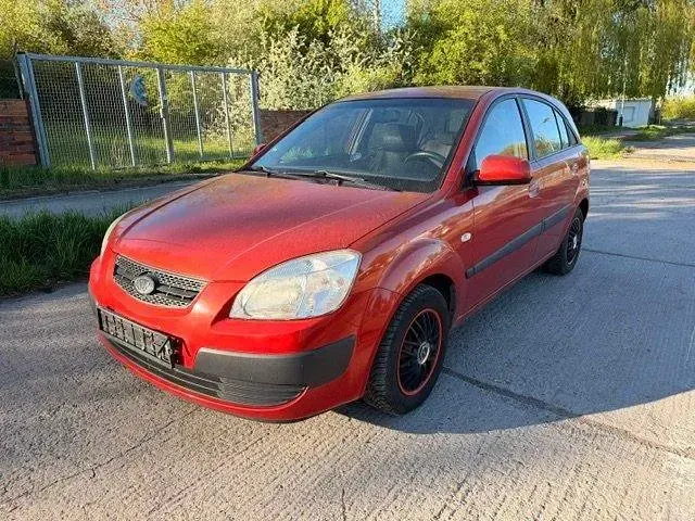 Begagnad Kia Rio 2008 Röd Halvkombi