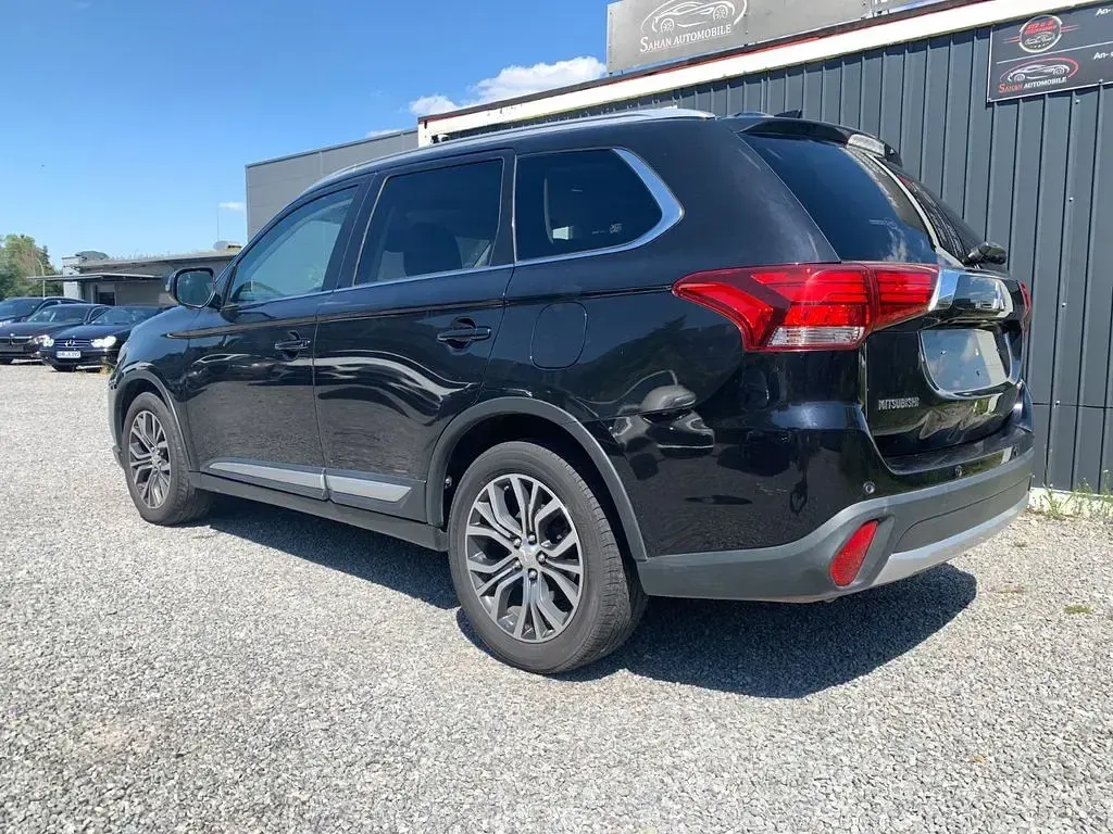 Gebraucht Mitsubishi Outlander 150 PS (110 kW) 2018 Schwarz SUV
