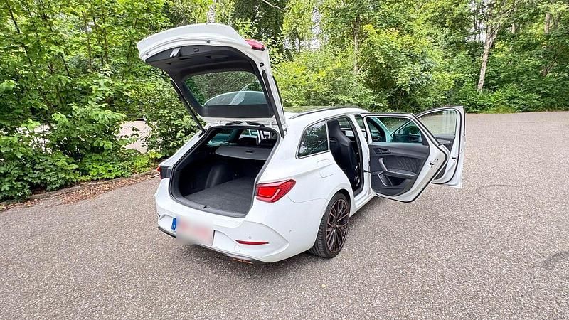 Weiß Gebraucht 2022 Cupra Leon VZ Kombi | 34.999 € - Bild 1/4