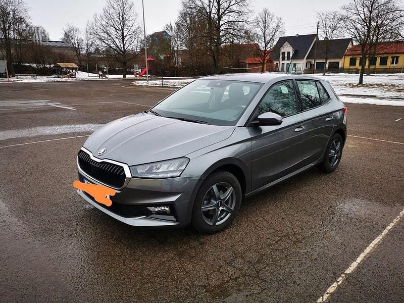 Grau Gebraucht 2022 Skoda Fabia Kleinwagen | 14.200 € (Guter Preis) - Bild 1/4