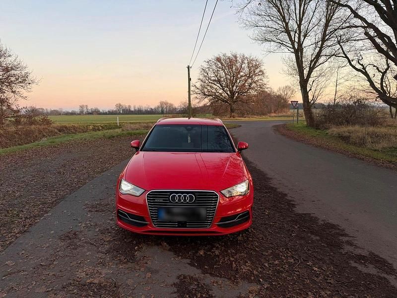 Gebraucht Audi A3 e-tron 204 PS (150 kW) 2015 Rot Kleinwagen