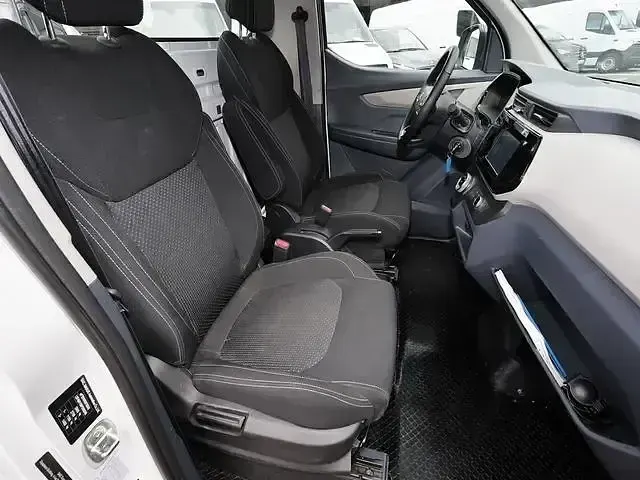 Gebraucht Maxus eDeliver 3 86 kW (118 PS) 2025 Warm white exterior Van