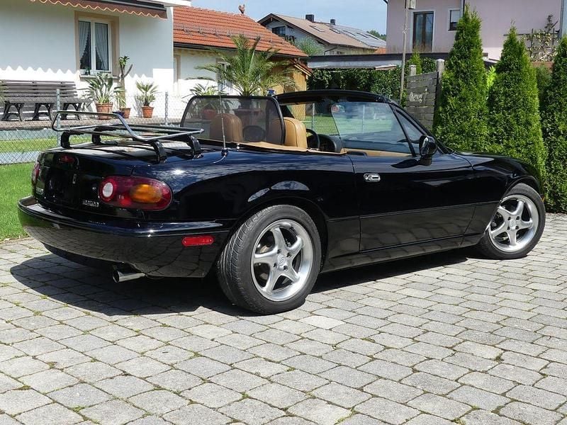Second-hand Mazda MX5 116 CP (85 kW) 1993 Negru Cabrio
