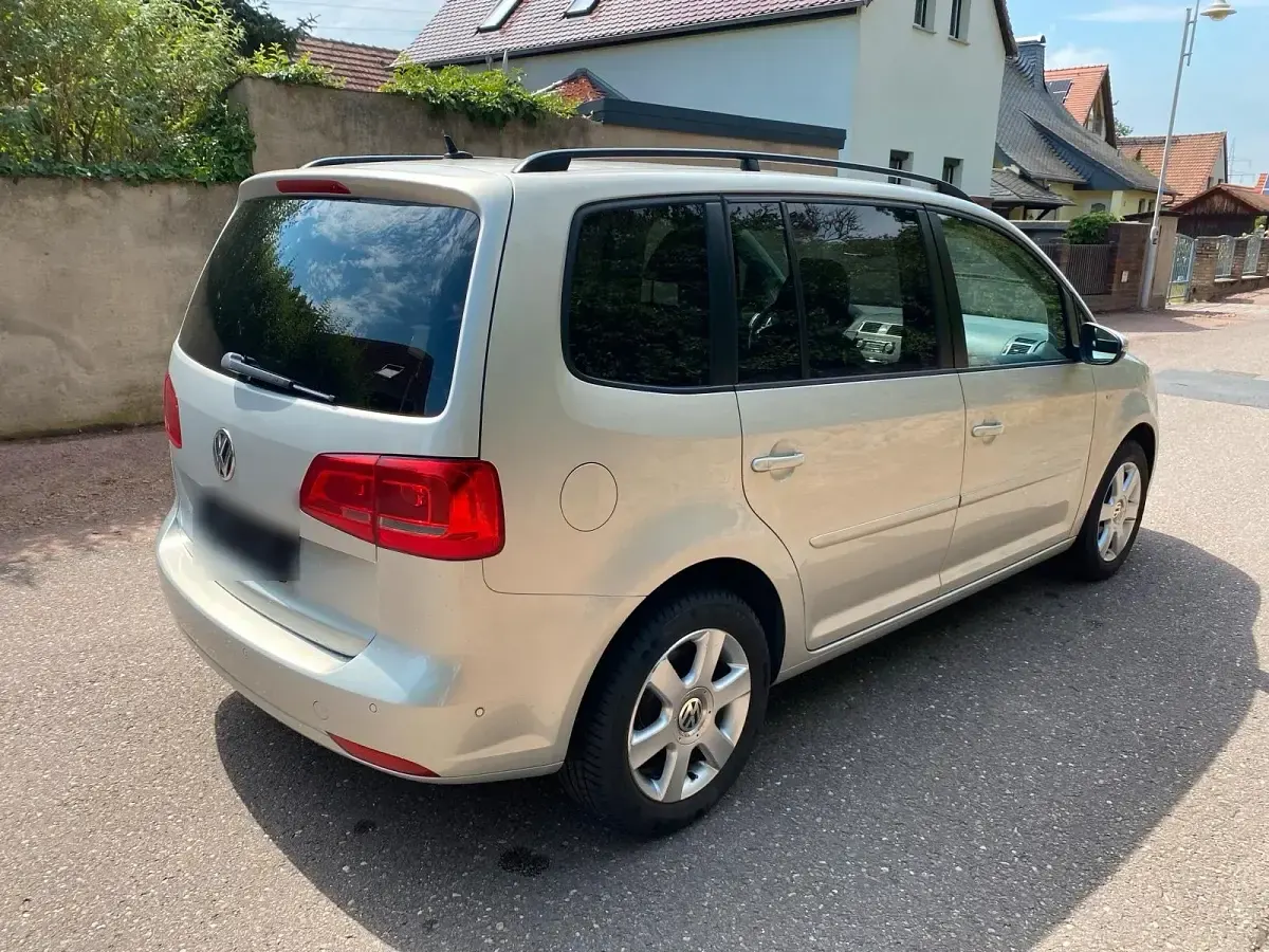 Gebraucht VW Touran Cup 140 PS (102 kW) 2011 Silber Van / Kleinbus