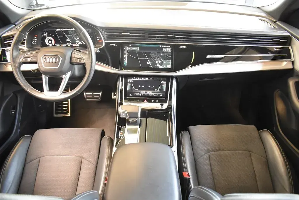 Gebraucht Audi Q8 S-Line 286 PS (210 kW) 2023 Grau SUV