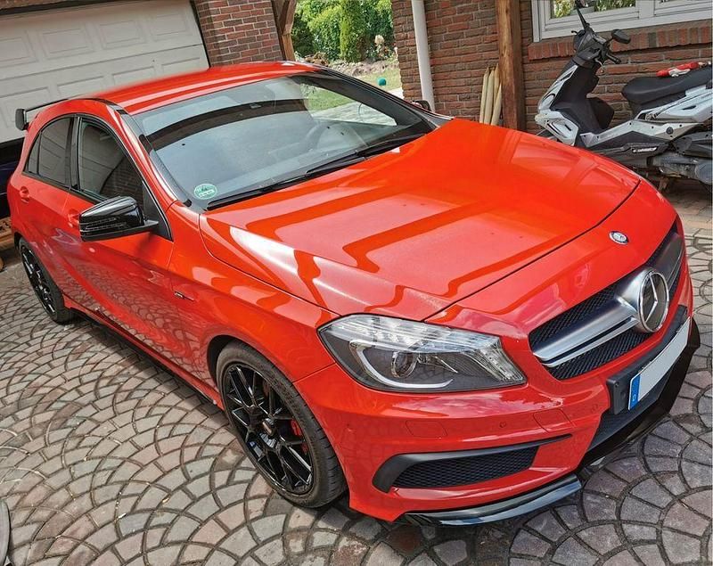 Rot Gebraucht 2015 Mercedes A45 AMG AMG Limousine | 27.500 € (Etwas zu teuer) - Bild 1/4