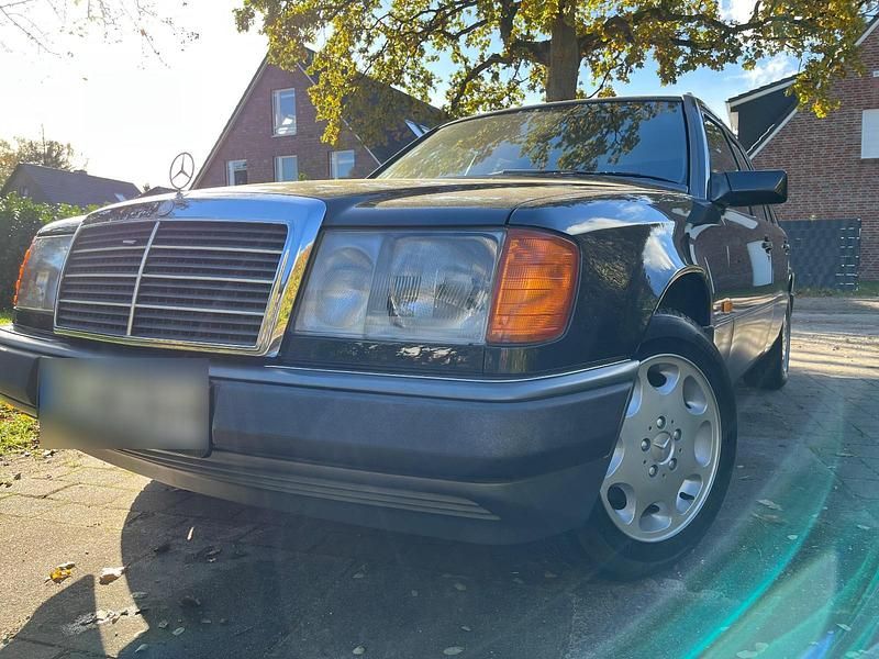Gebraucht Mercedes 200 118 PS (86 kW) 1990 Schwarz Kombi