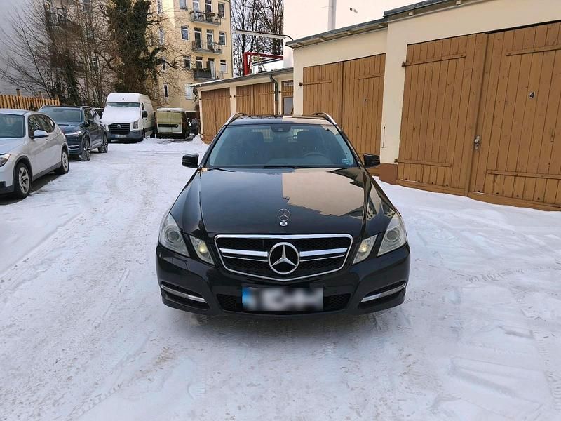 Gebraucht Mercedes E220 Avantgarde 170 PS (125 kW) 2011 Schwarz Kombi