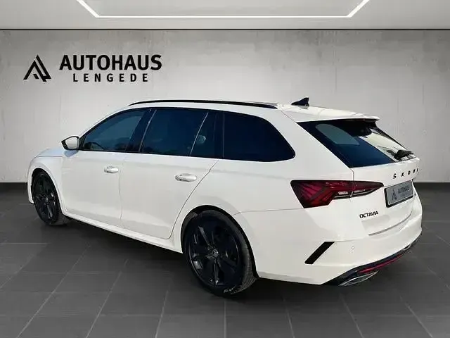 Gebraucht Skoda Octavia RS 200 PS (147 kW) 2023 Weiß Limousine