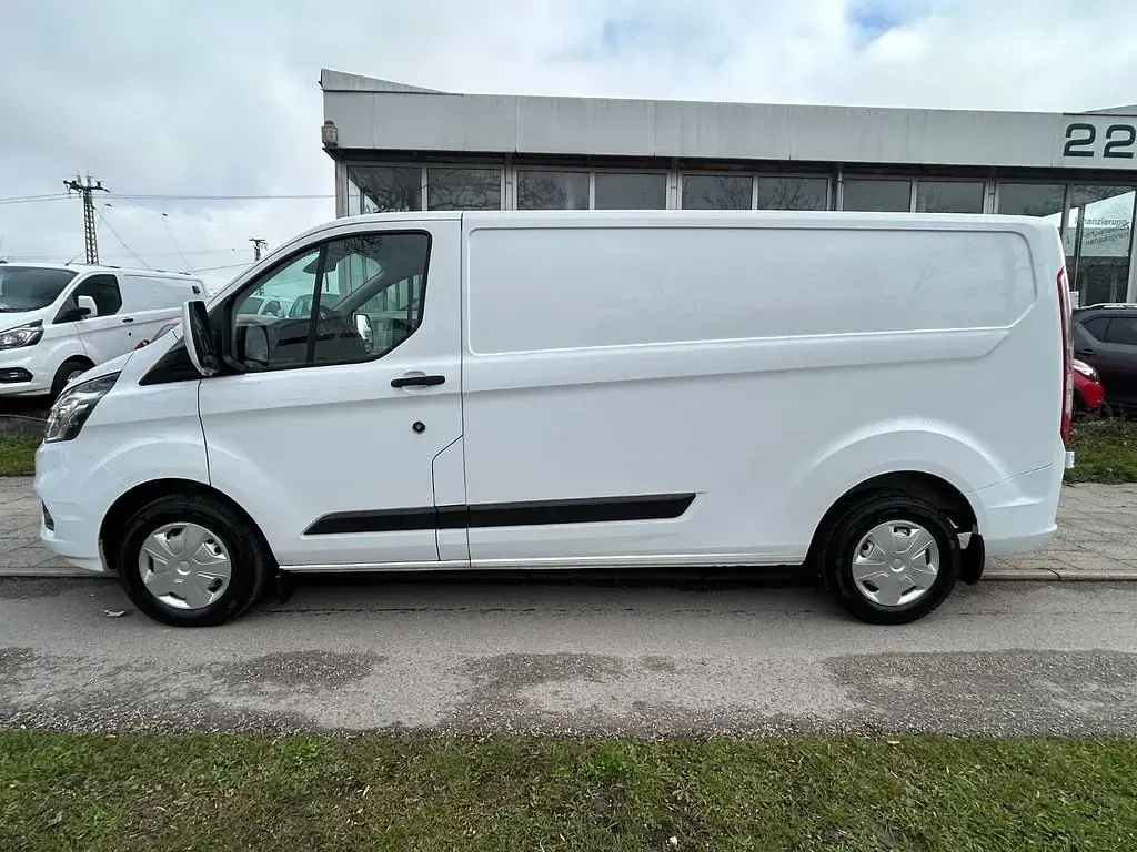 Używany Ford Transit Custom 105 KM (77 kW) 2021 Biały Sedan/Limuzyna