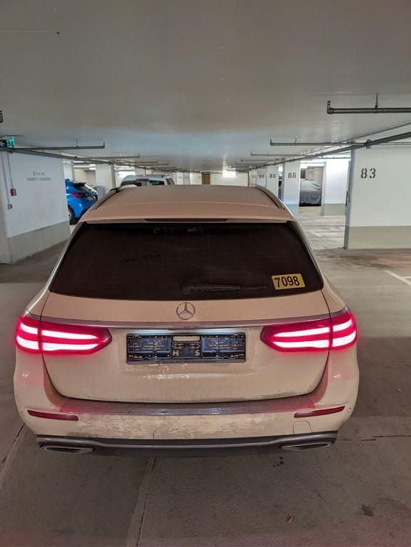 Gebraucht Mercedes E220 194 PS (142 kW) 2018 Beige Limousine