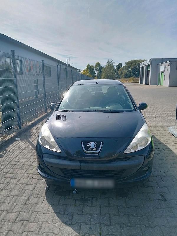 Grau Gebraucht 2009 Peugeot 206+ Kleinwagen | 1.499 € (Fairer Preis) - Bild 1/4