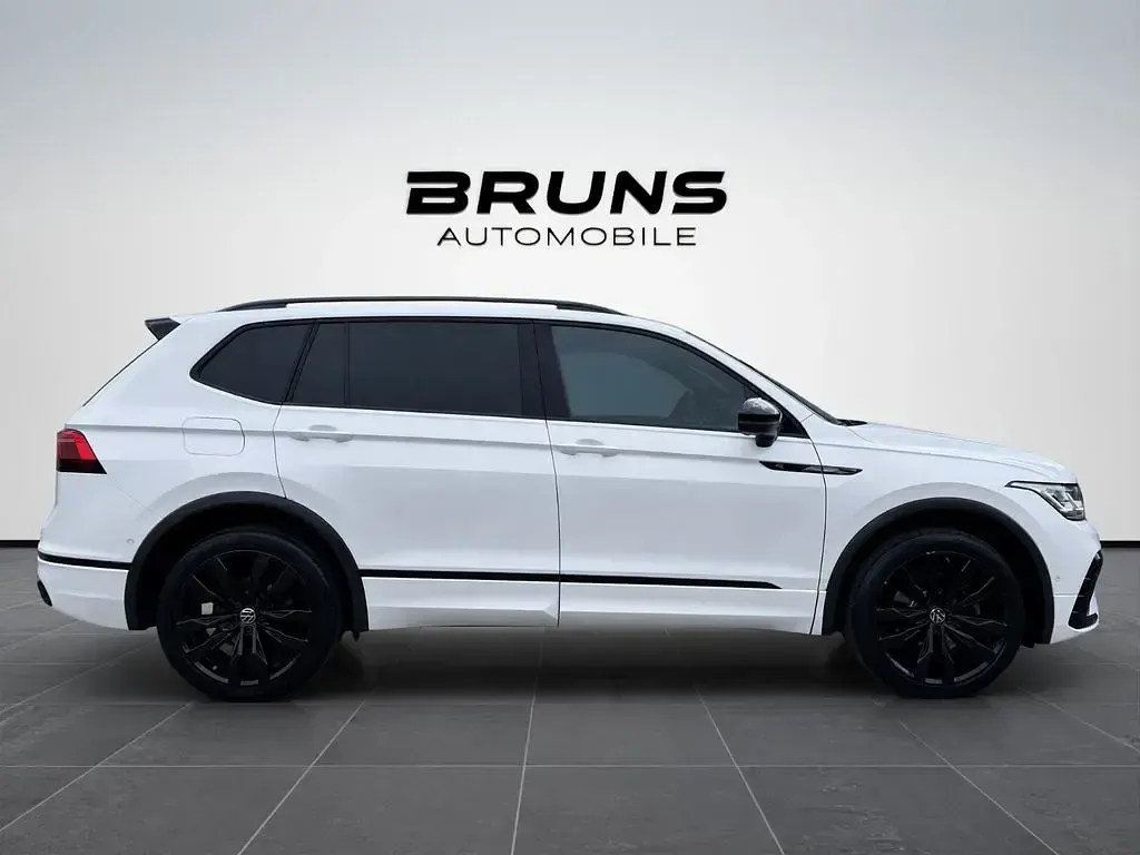 Gebraucht VW Tiguan Allspace R-line 200 PS (147 kW) 2023 Weiß SUV