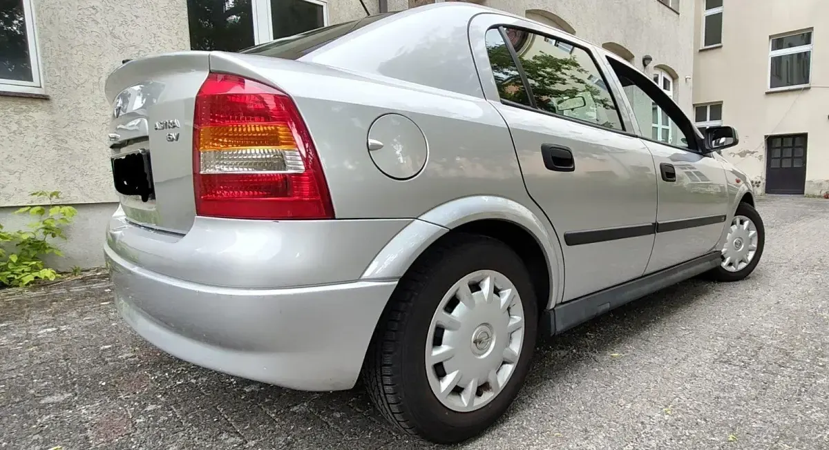 Gebraucht Opel Astra 65 PS (47 kW) 1998 Silber Limousine