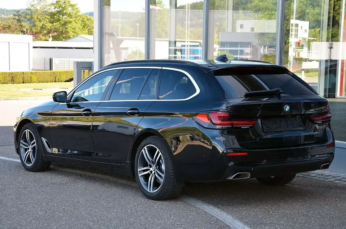 Gebraucht BMW 520 Sport Line 190 PS (139 kW) 2021 Saphirschwarz Kombi